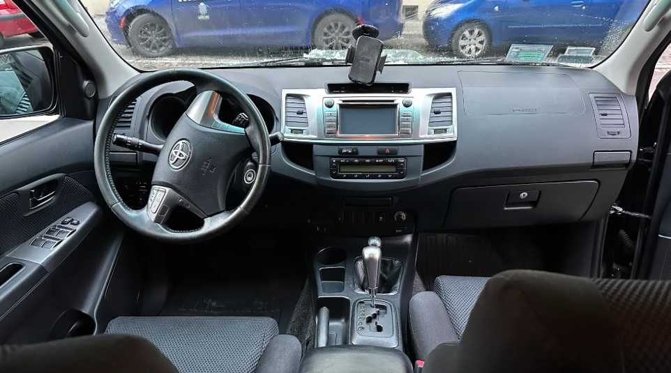 Разборка Toyota Hilux бампере передній задній