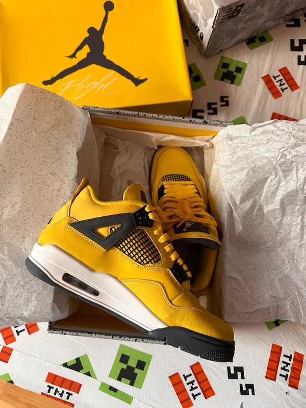 Air Jordan 4 Retro Tour Yellow (Lightning)  42