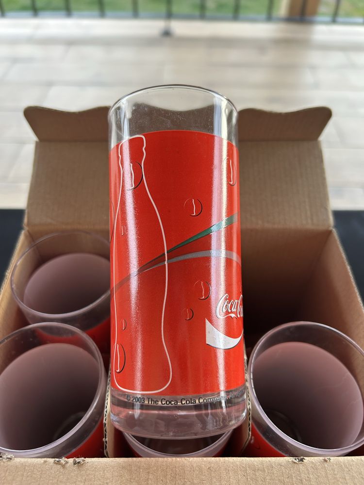 Szklanki coca-cola z roku 2003