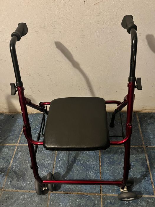 Andarilho com duas rodas