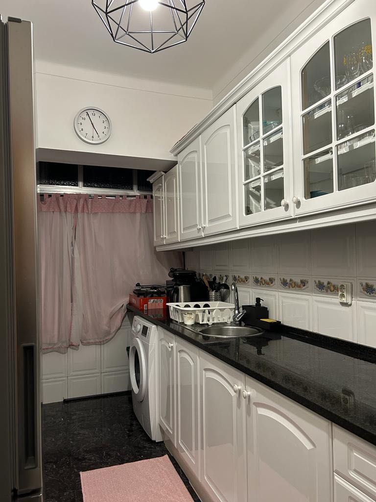 Quarto para senhora em algés