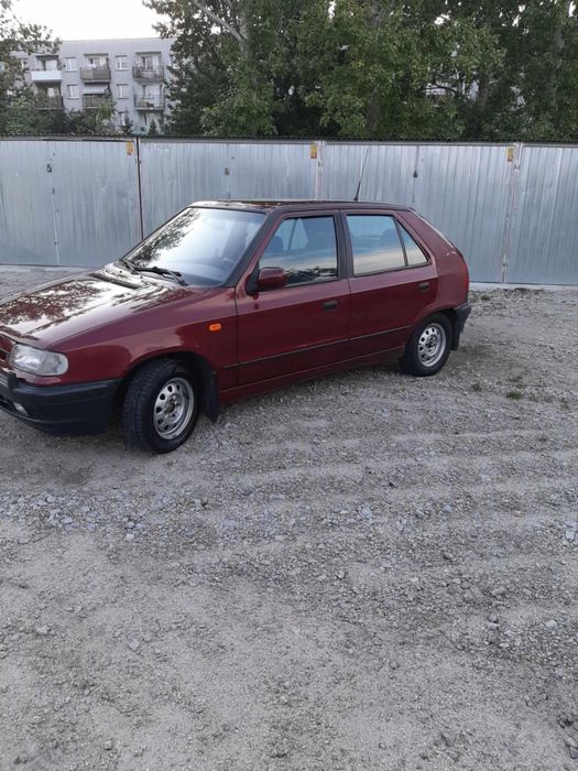 Skoda Felicja sprawna opłaty dwa komplety kół