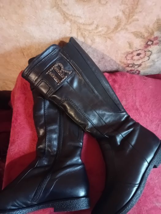 Обувь недорого из кожи.