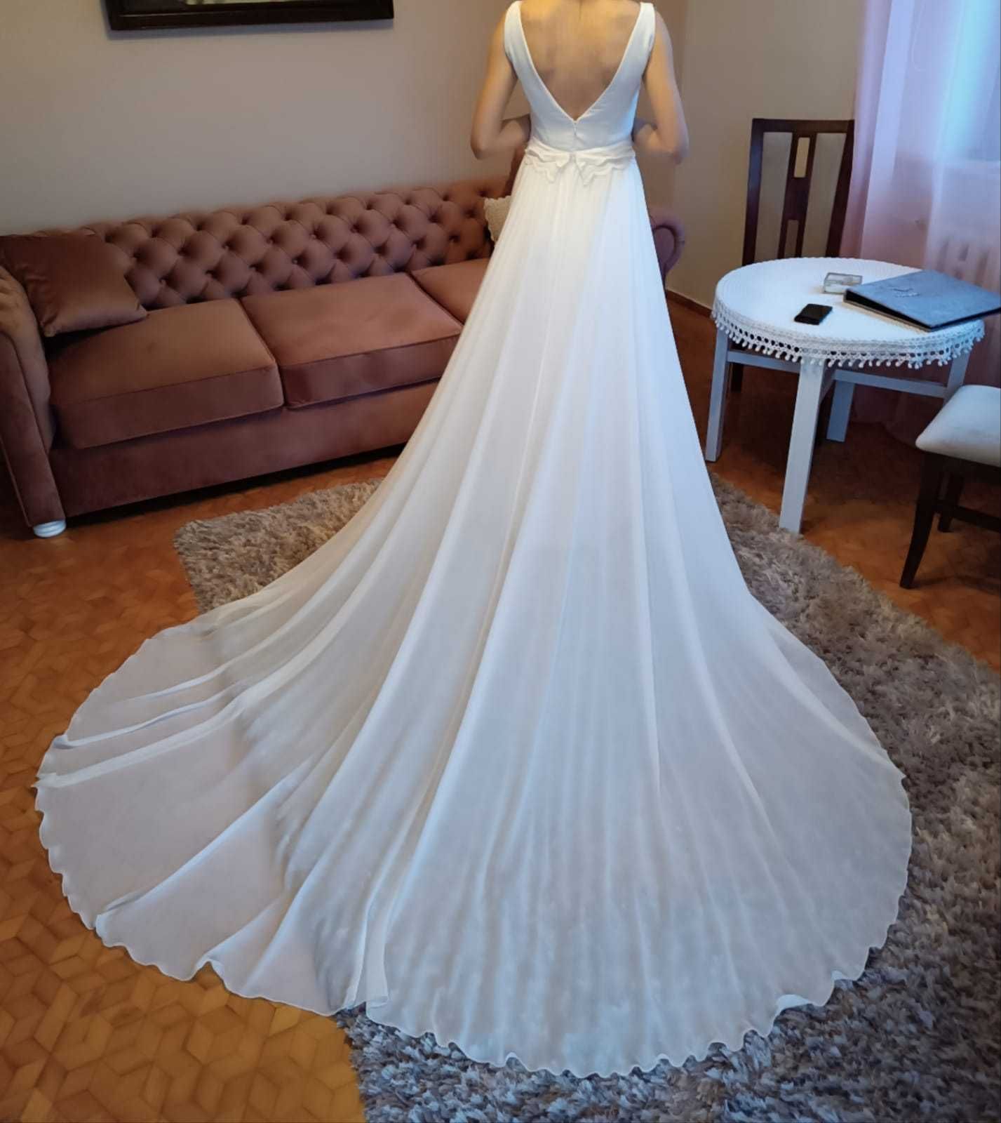Piękna i klasyczna suknia ślubna