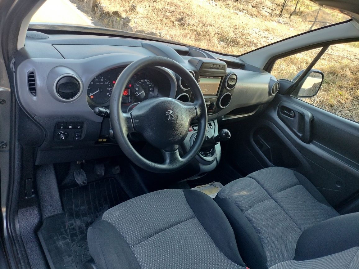 Peugeot partner de 2017 com 178 mim km Atensao Versão Longa