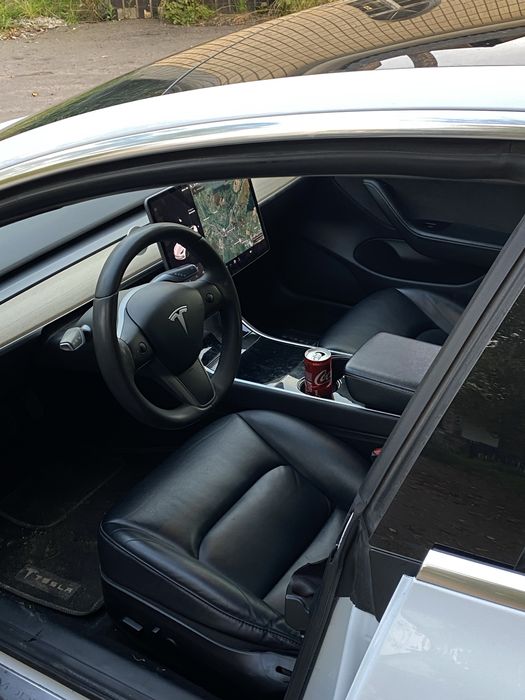 продам Tesla model 3