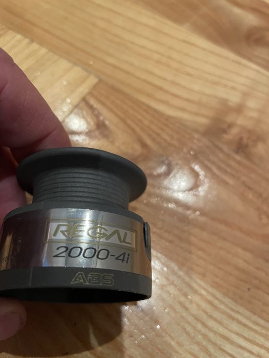 Szpulka kolowrotka daiwa regal 2000-4i