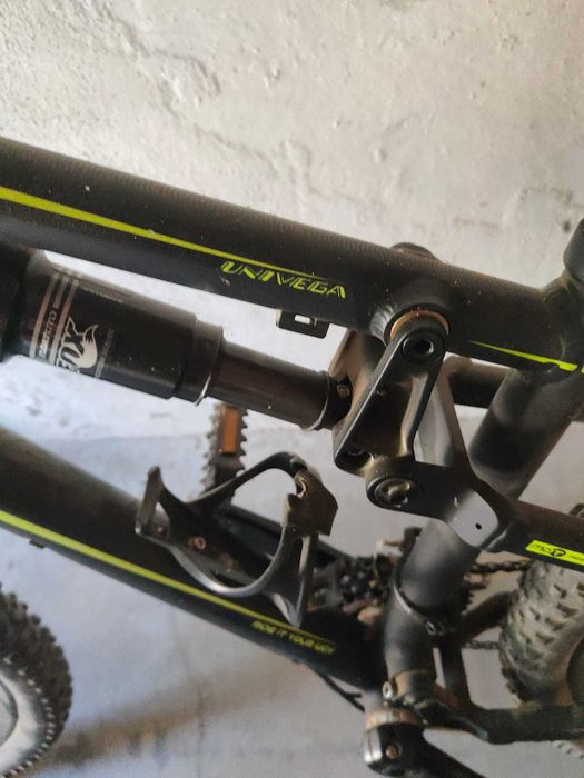 Bicicleta suspensão total