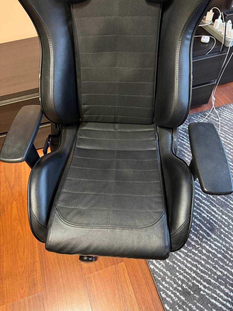 Геймерське крісло DXRacer