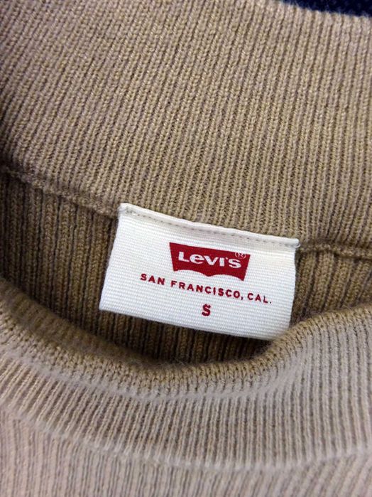 H4 cienki dopasowany sweter damski Levis prążek kamel beż półgolf S 36