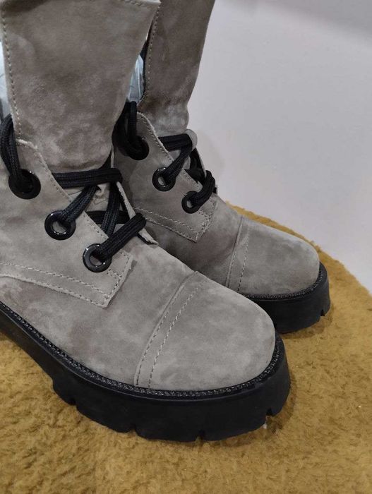 Ботинки замшевые демисезонные фирмы Vitto Rossi 36,5 р., практически н