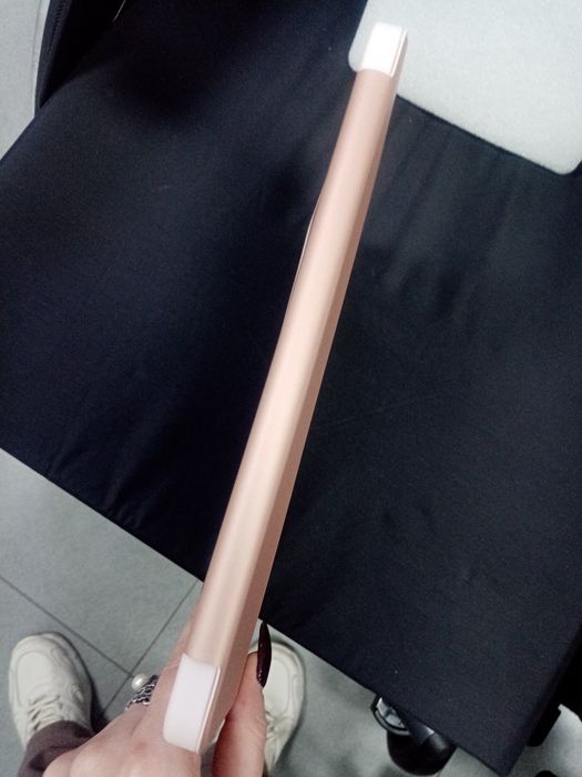 Чохол до iPad Air 6-го, 5-го і 4-го поколінь.