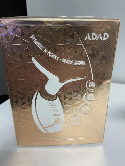 Przyrząd do masażu liftingującego i ujędrniającego twarz i szyję