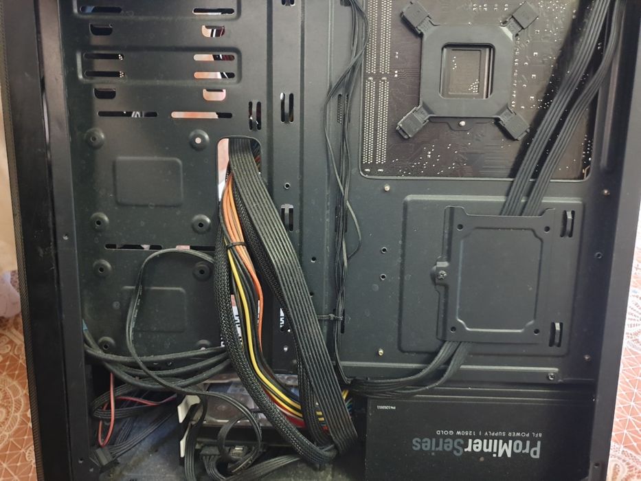 ПК на материнскій платі ASUS