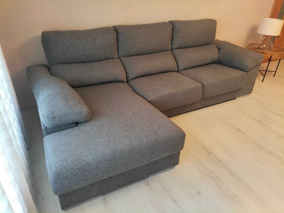 Sofá com chaise longue 4 lugares usado à venda - Ótimo Estado