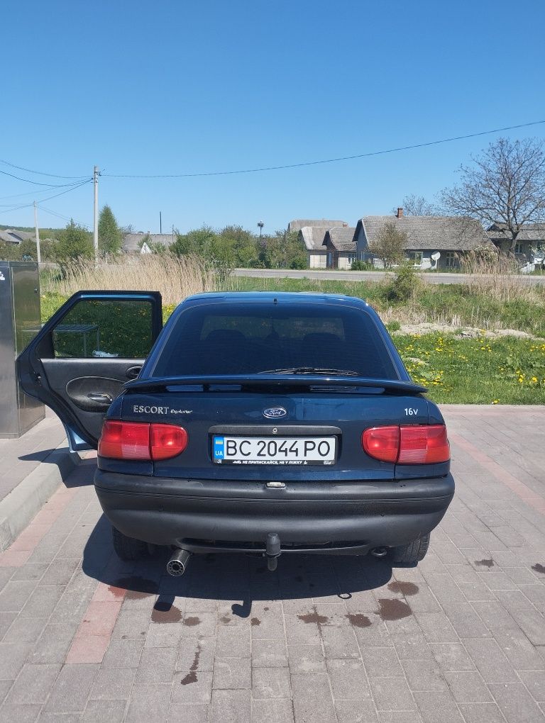 Продається надійний автомобіль Форд ескорд