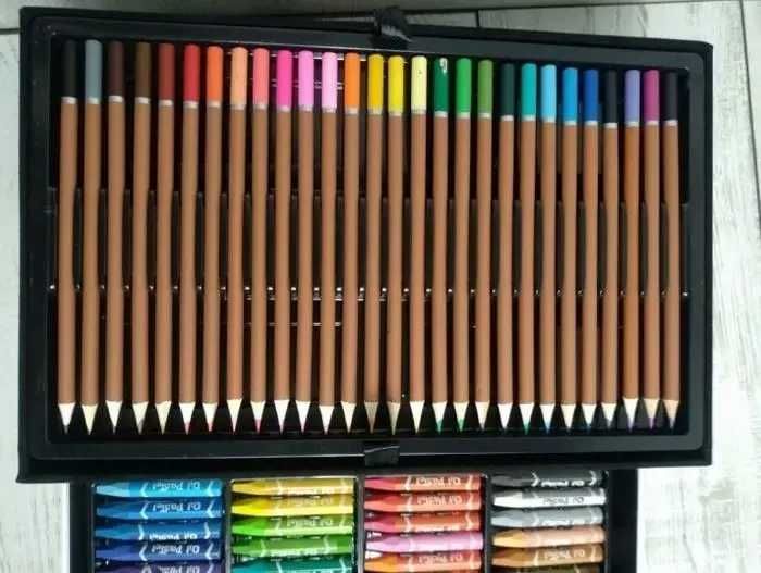 Набір для малювання в алюмінієвому чемодані Єдиноріг 145 предметів