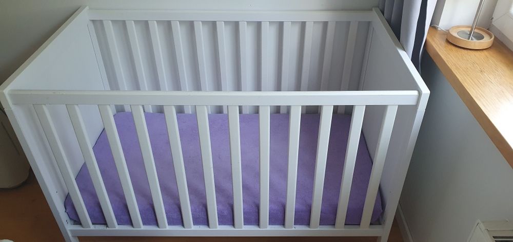 Łóżeczko Ikea Sundvik i komoda Hemnes