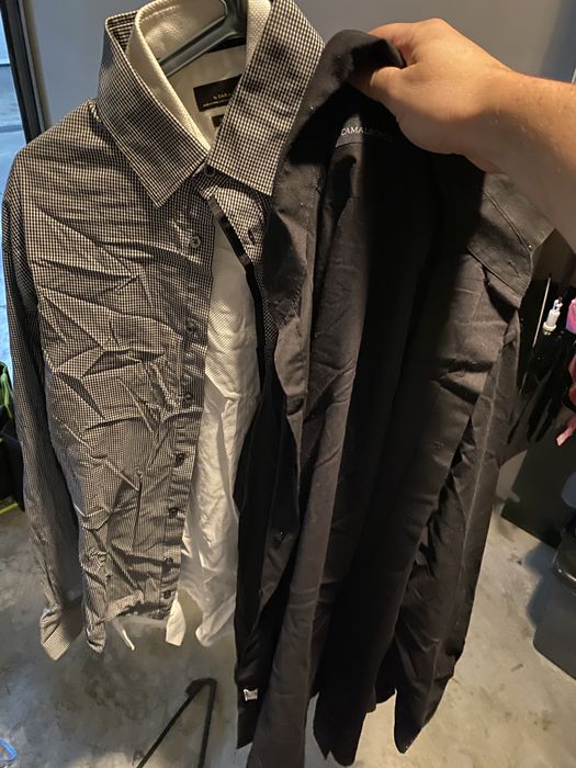 Calças, calções, camisas e t-shirts