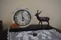 Przedwojenny zegar art deco z motywem jelenia
