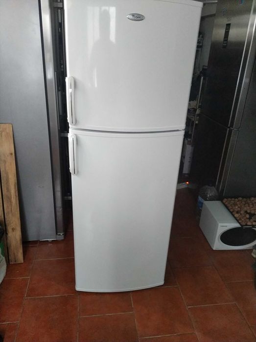 Frigorífico de duas portas no frost Whirlpool