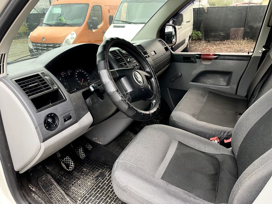 Оренда Volkswagen Transporter T5 / Оренда буса в Києві