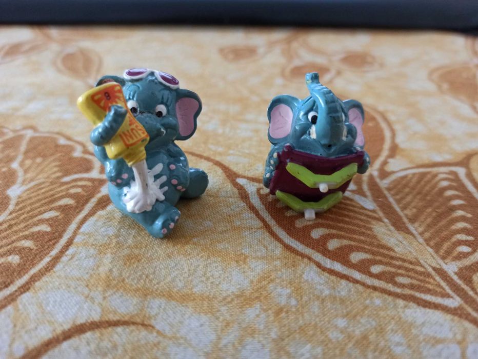 2 figurki słoniki z Kinder Niespodzianki lata '90.