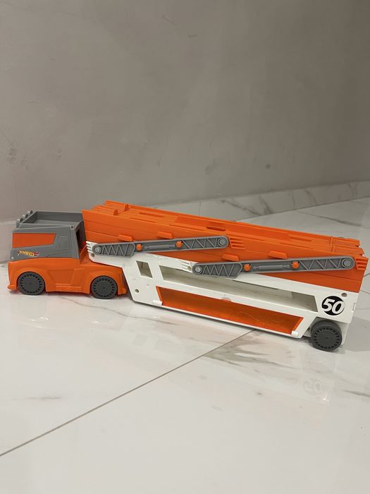 Автовоз хот вілс (вантажівка-транспортер)