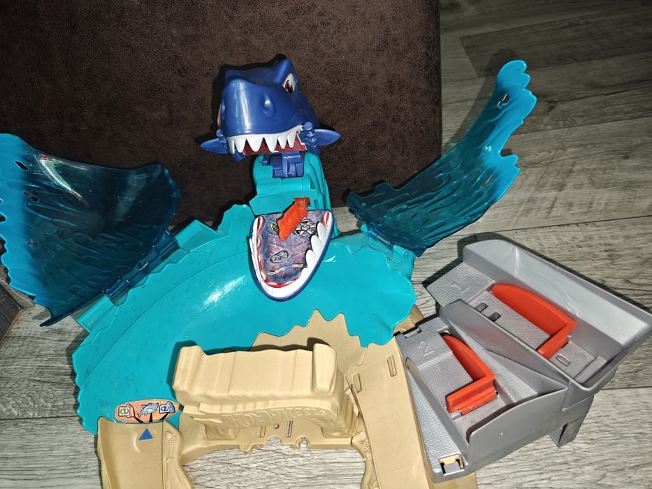 Треки Hot wheels оригинал Дракон, Акула