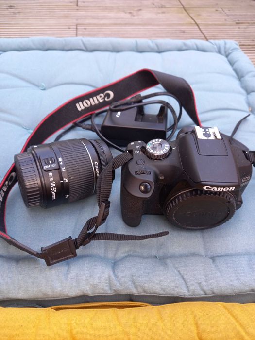 Máquina Fotográfica Canon EOS 2000D