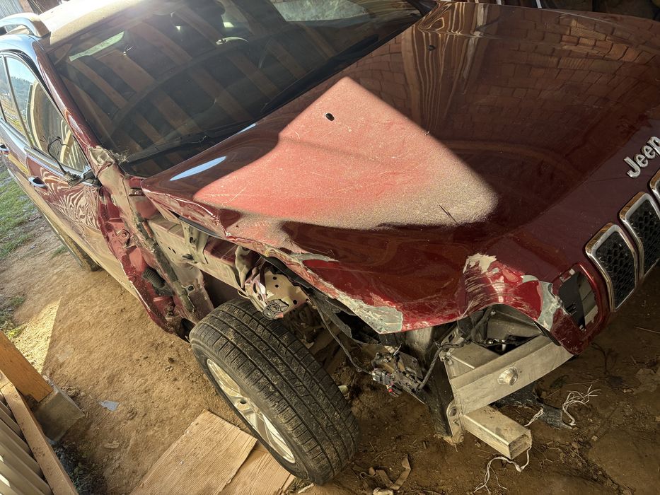 Автомобіль Jeep Cherokee