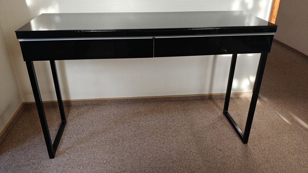 Eleganckie biurko z Ikea