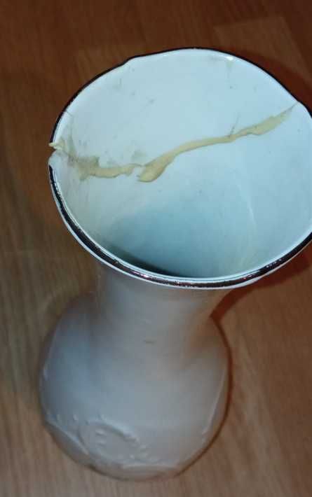 Ceramika - ceramiczne wyroby - róg - wazon