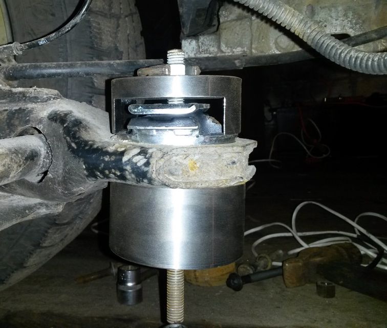 Съемник сайлентблоков задней балки Рено Лагуна 2. Аренда