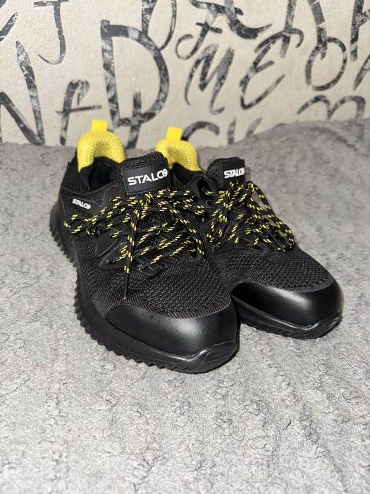 Кросівки жіночі, з захистом для пальців