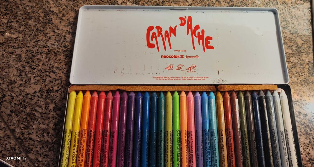 Pastéis de cera solúveis em água