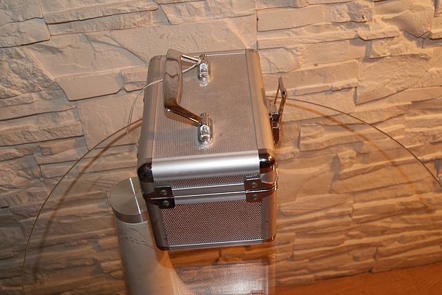Skrzyneczka aluminum kosmetyki
