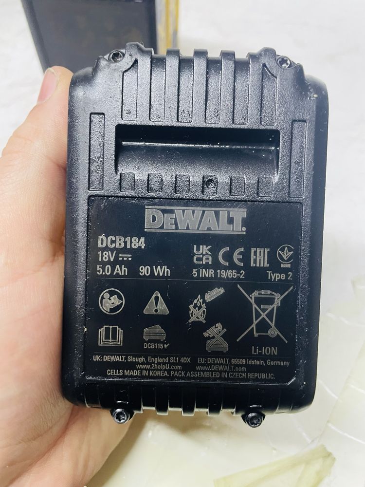 akumulator DEWALT DCB184 5Ah 18v x 3szt używane sprawne
