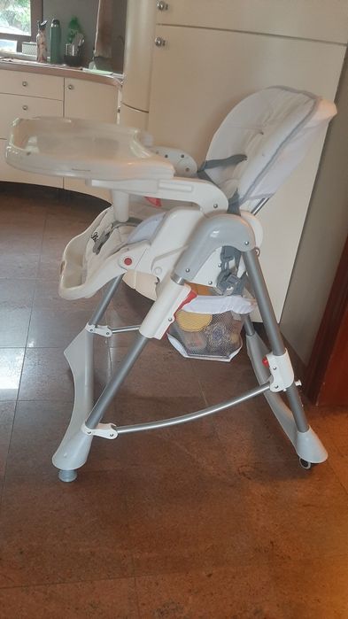 Fotelik do karmienia caretero