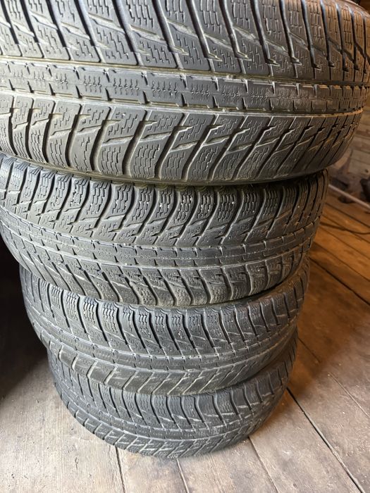 Зимова гума 235/65 R17