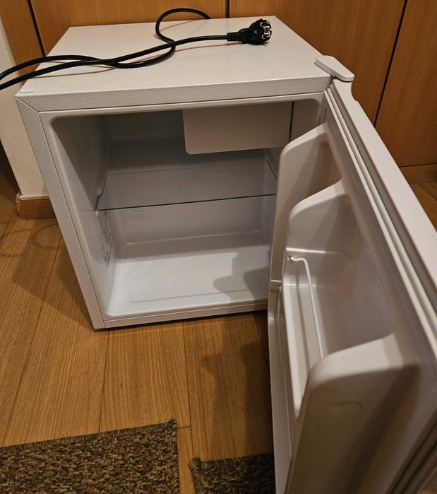 Frigorífico Mini Bar KUNFT  (45 L - 50 cm - Branco) Como Novo