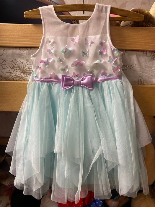 Продам плаття на дівчинку