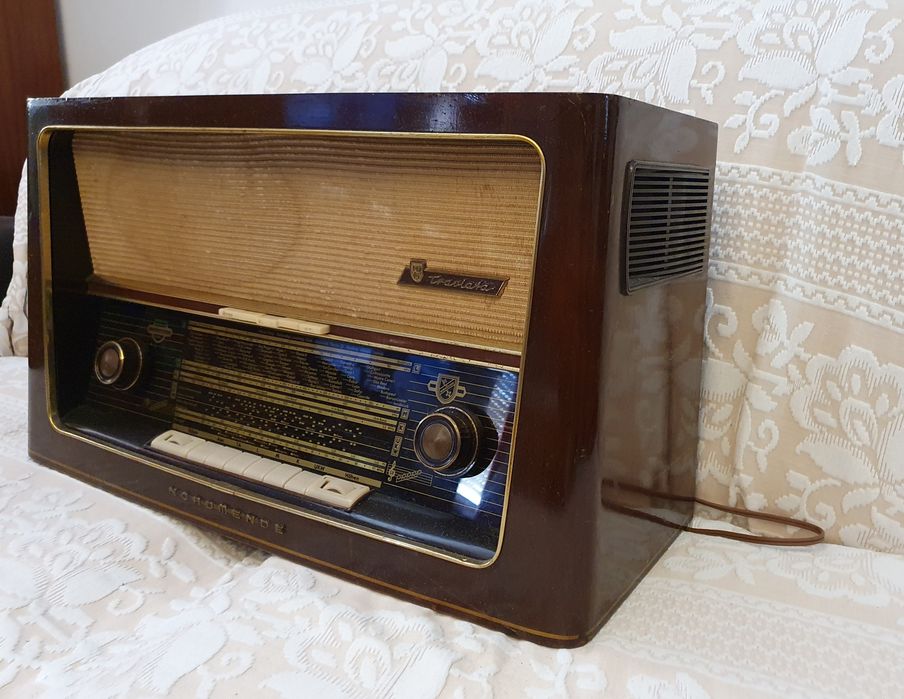 Rádio de válvulas, antigo