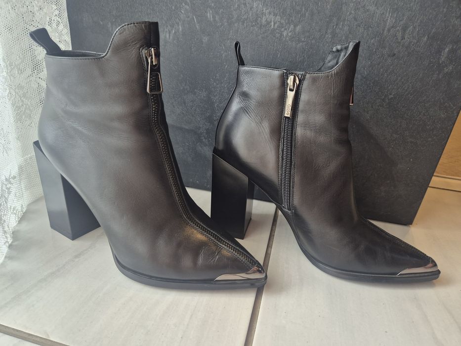 Ботинки жіночі шкіряні