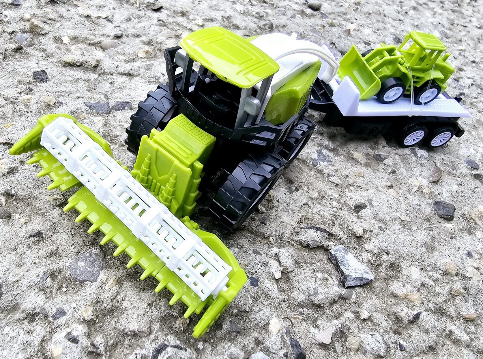 Nowy super zestaw maszyna rolnicza z przyczepką + Traktor - zabawki