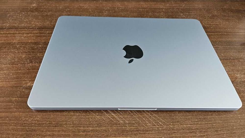 Macbook M4 256 gb 2025 com caixa, usado uma vez .