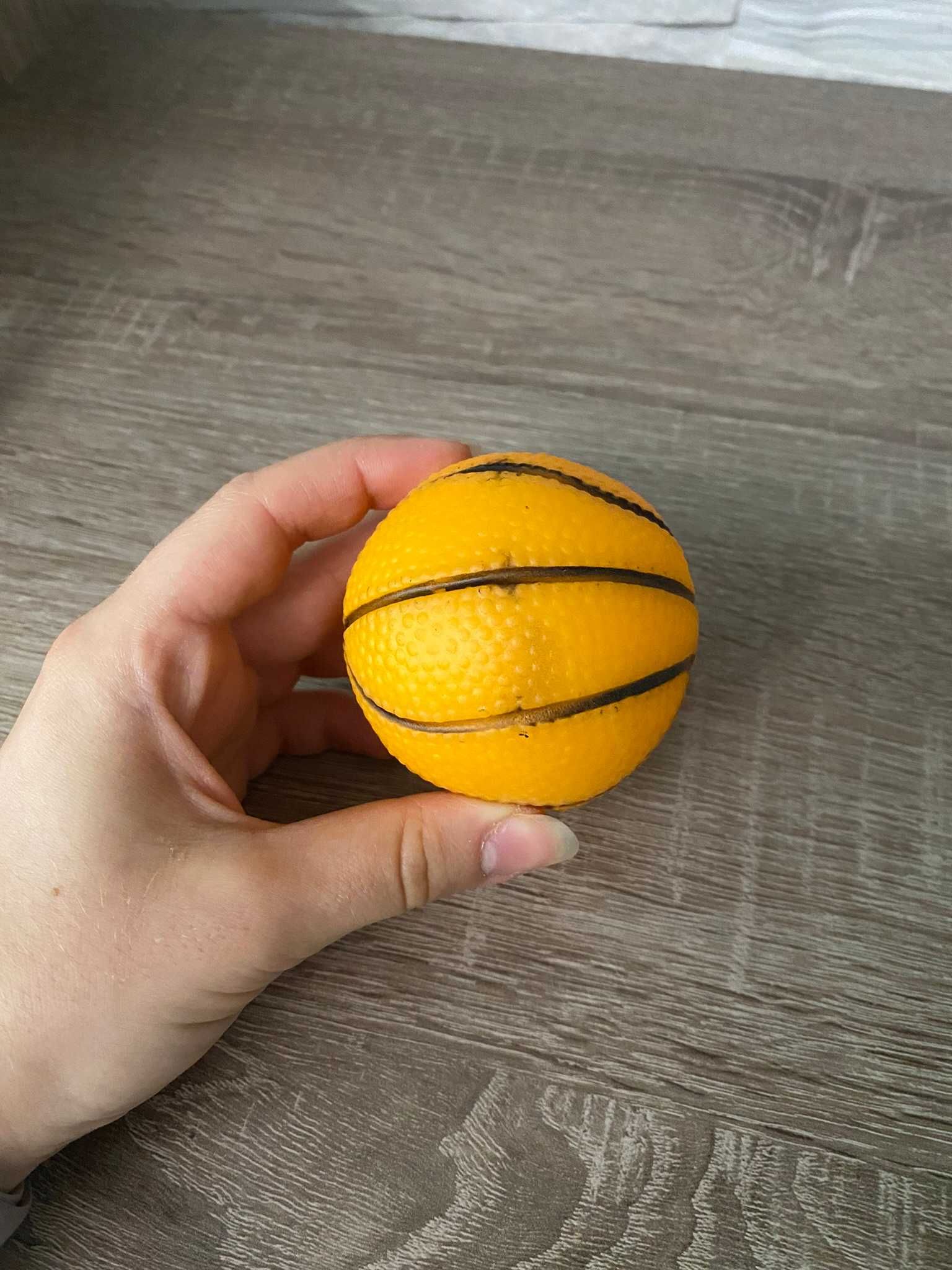 Piłka do zabawy piłeczka piszcząca dla psa pieska do koszykówki