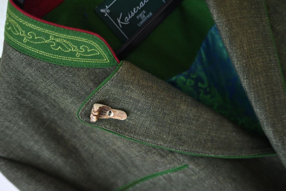 Чоловічий льняний піджак, зроблений в Австрії (розмір L)