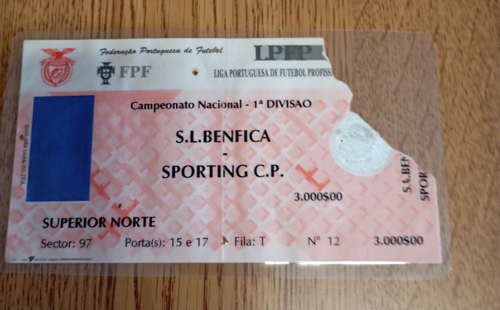 Vários bilhetes de futebol