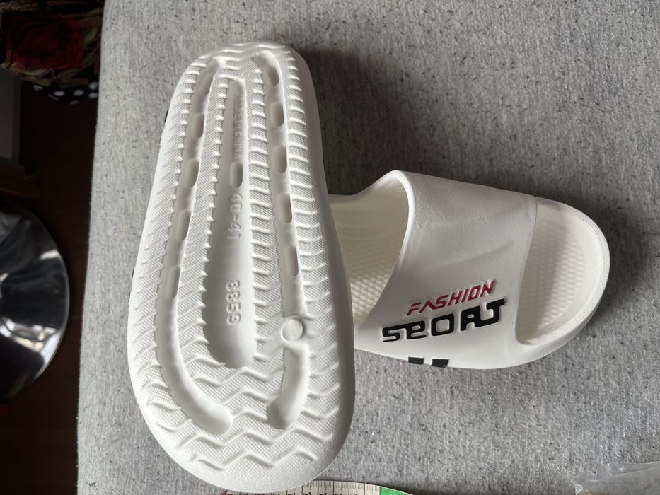 Klapki białe na basen 25,5 cm